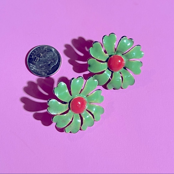 Jewelry - Vintage 1960s Flower Earrings